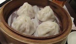 “探索小包子糖心的美味秘密：最新Vlog带你体验美食之旅”
