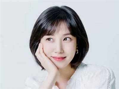 探索国产糖心女演员：颜值与才艺并存的时尚风潮