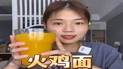 国产火鸡面配糖心煎蛋，简单美味的创新吃法推荐！
